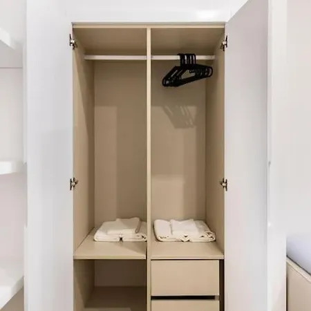 Cozy And Modern Flat In Διαμέρισμα