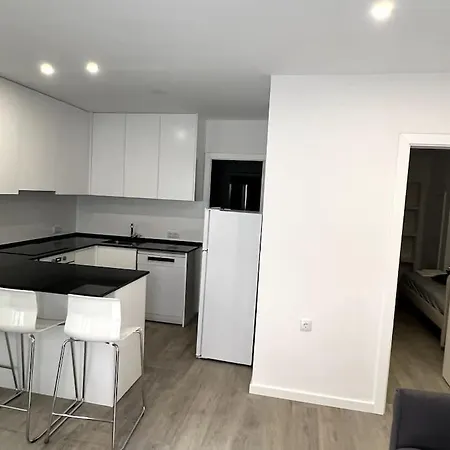 Cozy And Modern Flat In דירה *